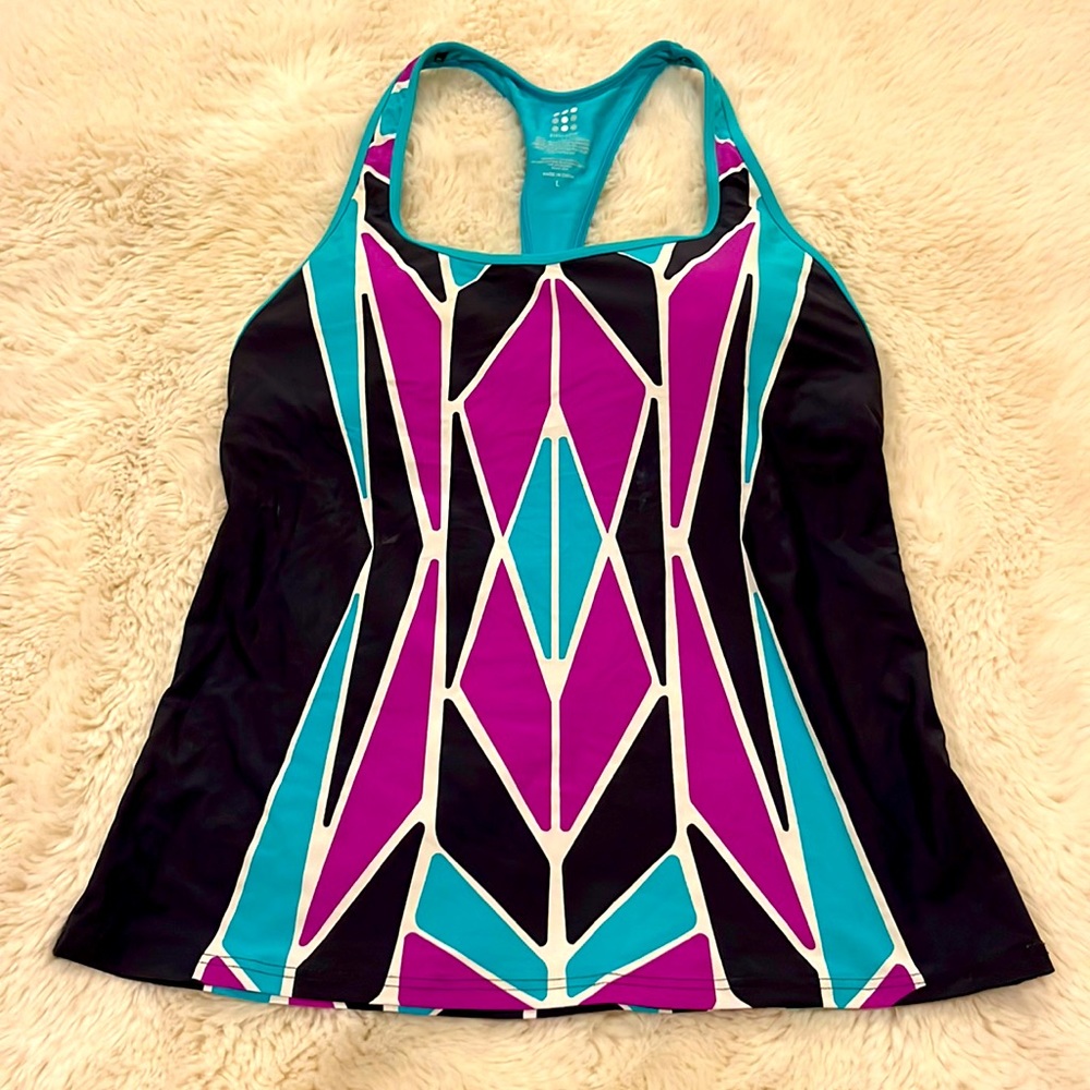 Flattering and sporty tankini top